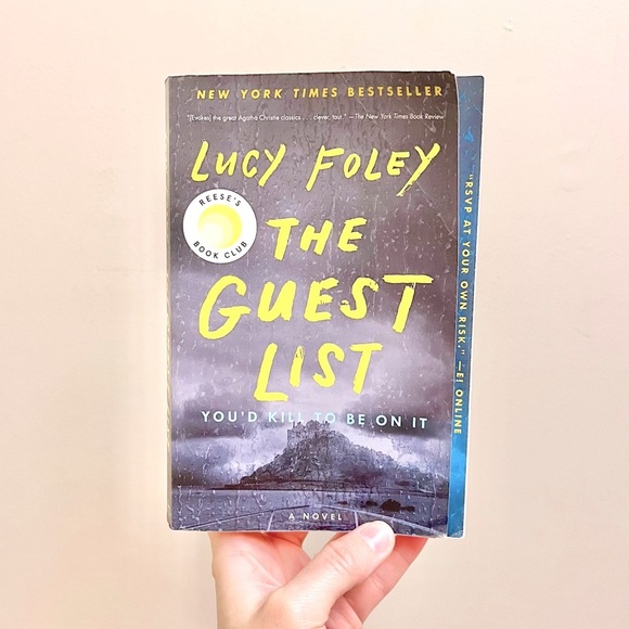 BOOKS 3 for $15 The Guest List by Lucy Foley - Picture 1 of 3